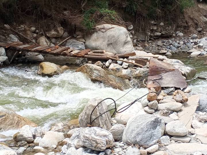 Comunidad San Emigdio de Mérida exige que se active paso peatonal tras quedar “aislados”