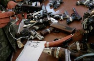 Canjean ciudadanos armas de fuego