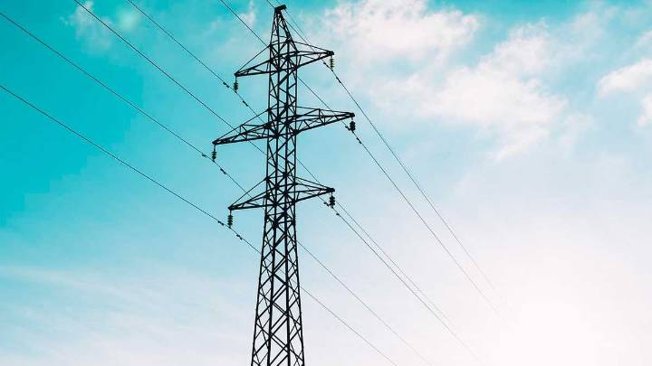 La DGA culpa a Madrid: la red eléctrica de Aragón roza el colapso y amenaza los grandes proyectos