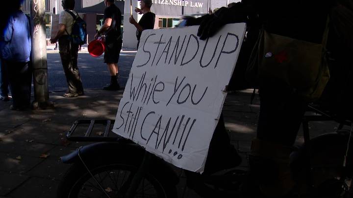 Seattleites rally at ABC affiliate over free speech, Jimmy Kimmel