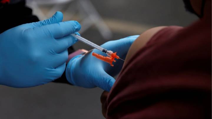 West Coast States Recommend COVID Shots for All Adults and Children, Breaking With Federal Policy