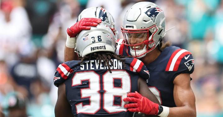 Rhamondre Stevenson did it all for Patriots in Week 2 win vs. Dolphins