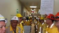 Retoman huelga de hambre en Pemex; personal denunció hacinamiento