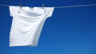 Cómo quitar manchas de la ropa blanca con un ingrediente de cocina