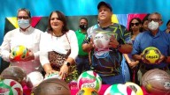 Loa Tamaronis donó material deportivo al Instituto Municipal de Deportes