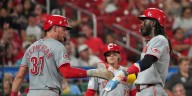 Reds win back-and-forth series opener vs. Cardinals