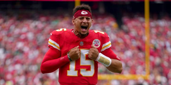 Patrick Mahomes and the Chiefs visit the also-winless Giants aiming to avoid an 0