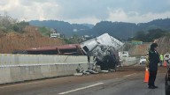Vuelca trailer en la autopista Toluca-Naucalpan; afecta el tránsito en la zona