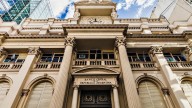 Vuelve el cepo: el gobierno restringe compra de dólares a personas humanas