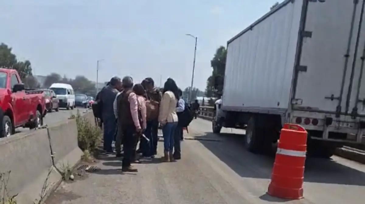 Cuautitlán: Restringen circulación de tráileres en el Puente Madero