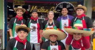 Celebran Grito con dulces mexicanos
