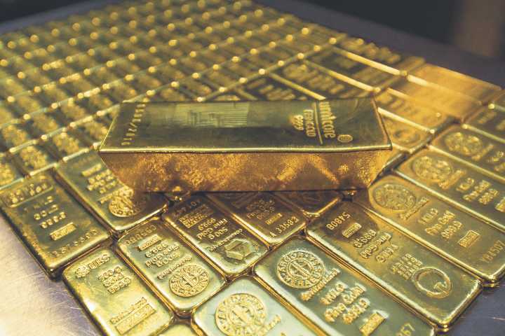 Gold maintains record high as economic uncertainty continues