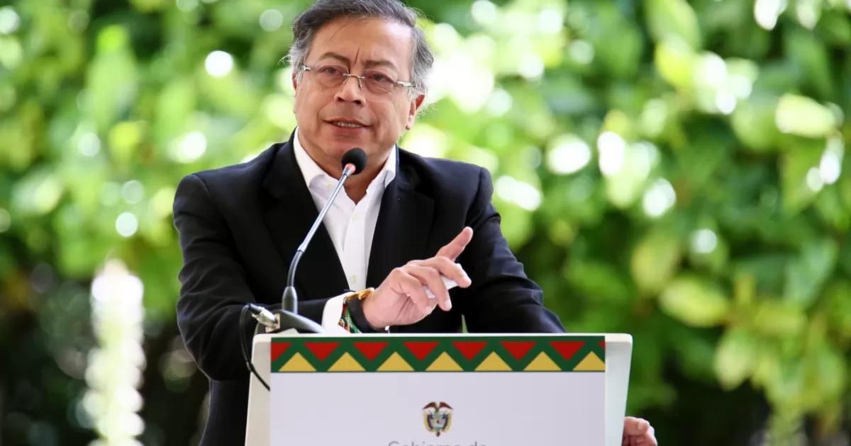 Petro llama “mentirosos sucios” al Congreso tras derrota