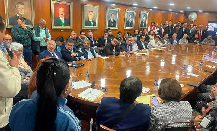 Cierra filas la CTM en torno a su dirigente