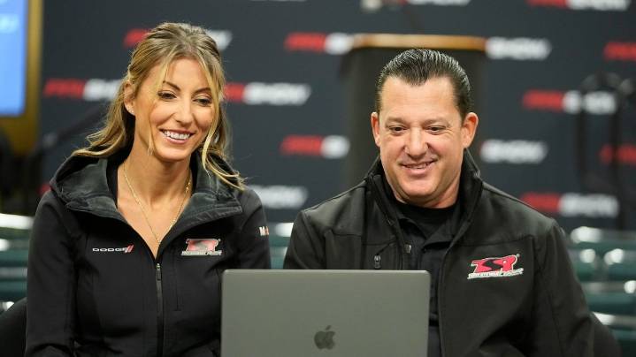 NASCAR Hall of Famer Tony Stewart to race against his wife, Leah Pruett, in NHRA during 2026