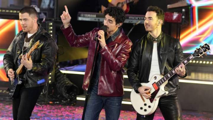 Jonas Brothers announces tour stop at Simmons Bank Arena