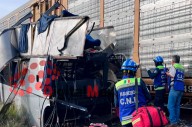 Actualizan lista de personas dadas de alta tras choque de tren y autobús en Atlacomulco