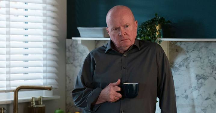 EastEnders romance 'sealed' for Phil Mitchell and it's not good news