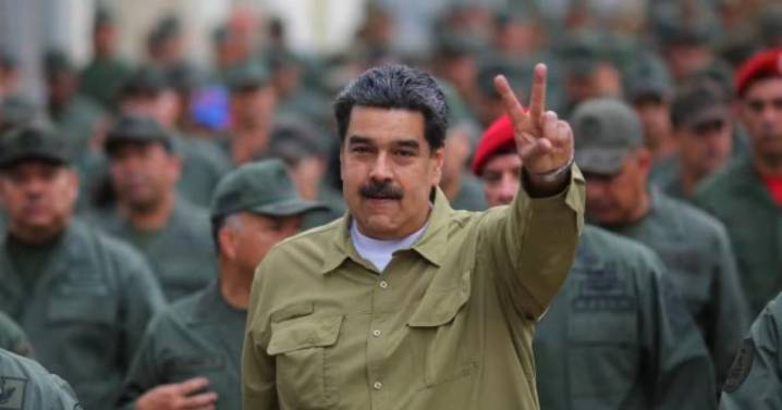 Maduro denuncia que ocho barcos de guerra y un submarino nuclear de EE.UU. “apuntan contra Venezuela”