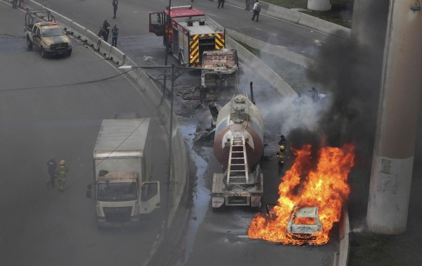Investigan la explosión mortal de un camión cisterna de gas en CDMX