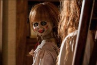 Fan saltillense sorprende en estreno de El Conjuro 4 con su propia Annabelle