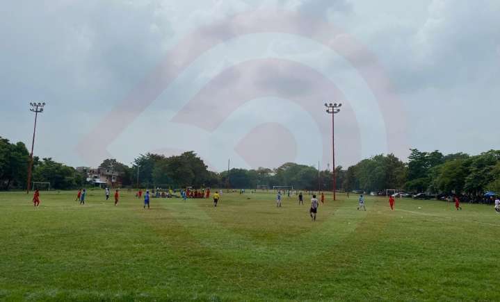 Deportistas y familias disfrutan de los domingos con partidos de fútbol