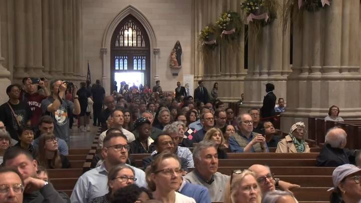 Midday mass held in honor of Pope Francis