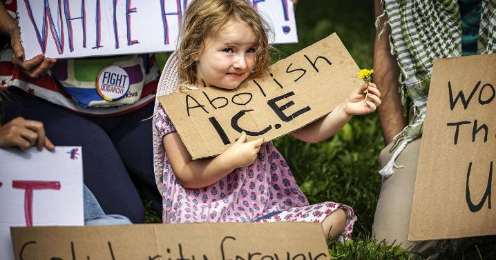Hundreds rally in Santa Fe at Labor Day event bridging worker, immigrant protections