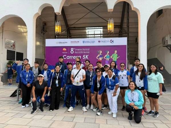 Más de 300 docentes y estudiantes participan en carrera recreativa