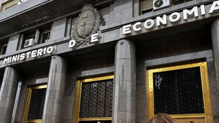 ¿Reseteo del plan económico? Economistas prevén una negociación con el FMI luego de las elecciones de octubre
