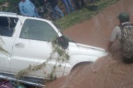 Se desborda río en Cocula y causa estragos en fincas y carros
