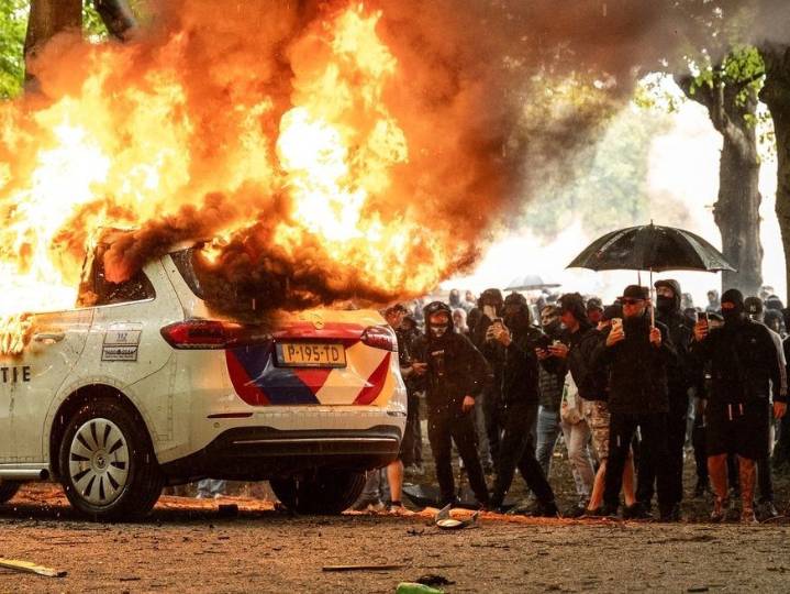 Violence erupts at right-wing demonstration in the Netherlands