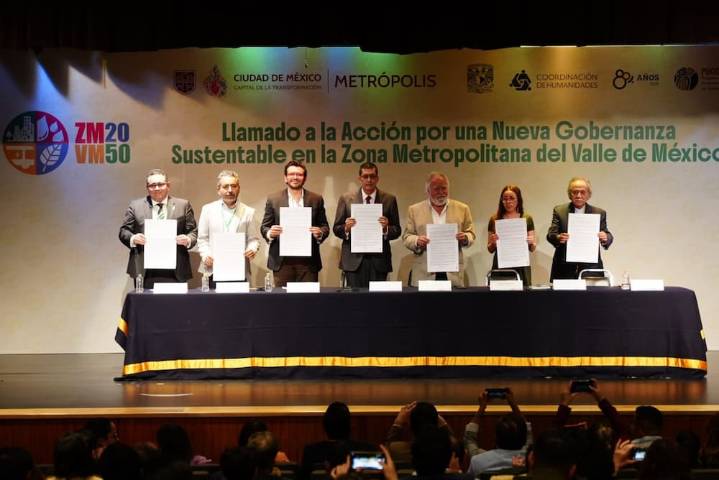 Hidalgo participa en conferencia de gobernanza metropolitana y firma compromiso rumbo al 2050