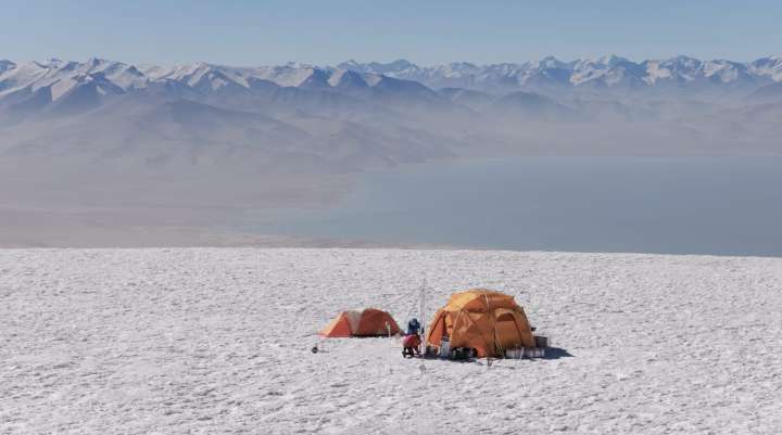 Una expedición internacional extraerá los primeros testigos de hielo profundo de los glaciares del Pamir para preservarlos en la Antártida