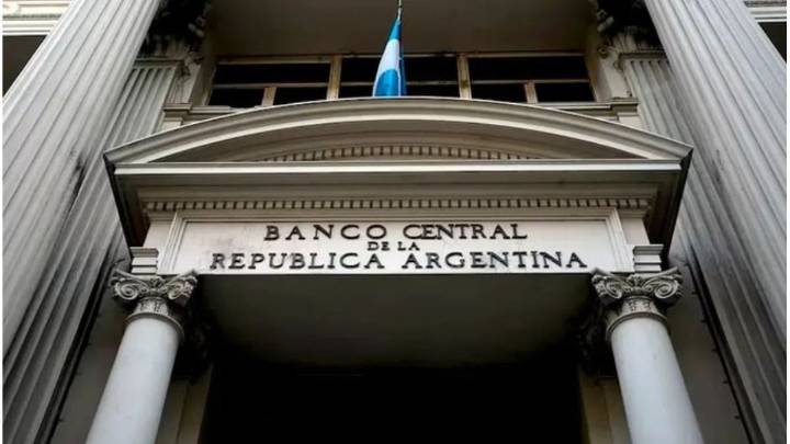 El Banco Central vendió u$s678 millones para frenar al dólar