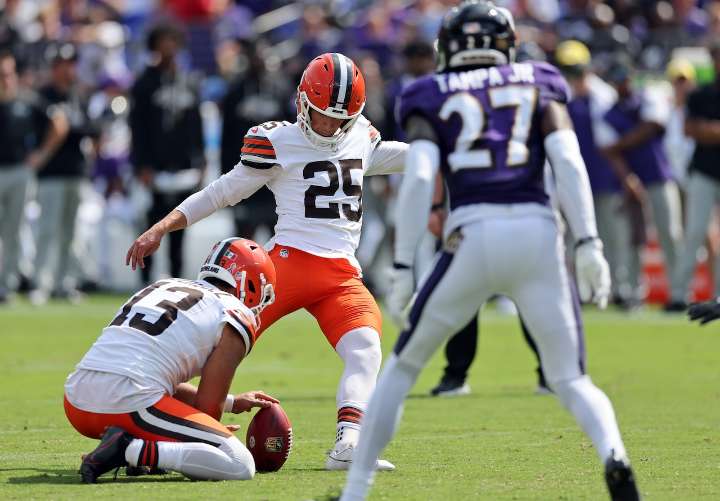 Browns K Andre Szmyt will kick vs. the Packers and returner DeAndre Carter will play after being cleared from the concussion protocol