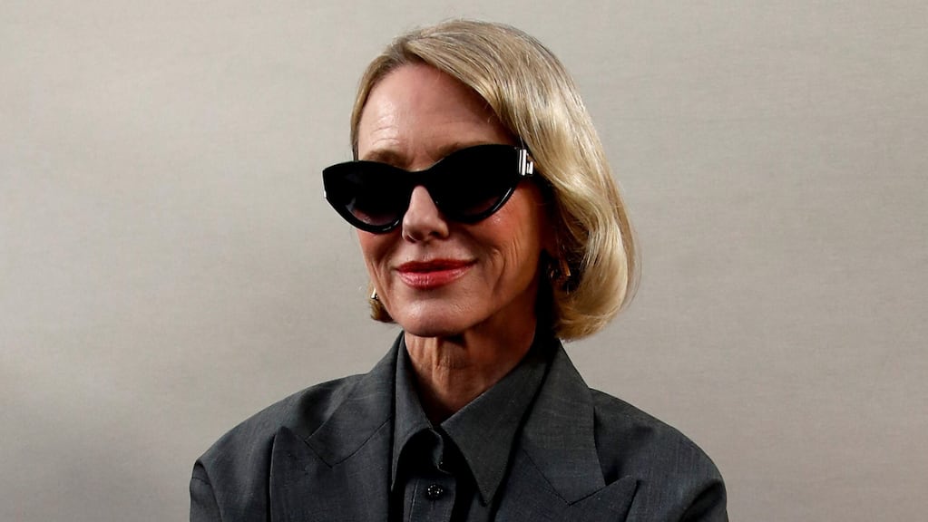 De Naomi Watts en sastrería a Aitana con un conjunto millonario, las famosas en la primera fila de Fendi