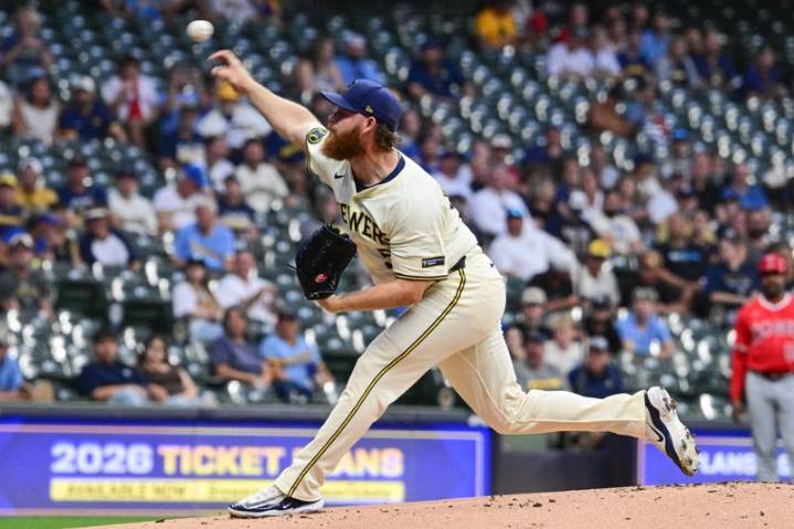 Brewers RHP Brandon Woodruff hits IL with lat strain ahead of playoffs
