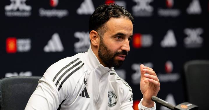 Man Utd news: Top striker could sign for half price and contender to replace Ruben Amorim