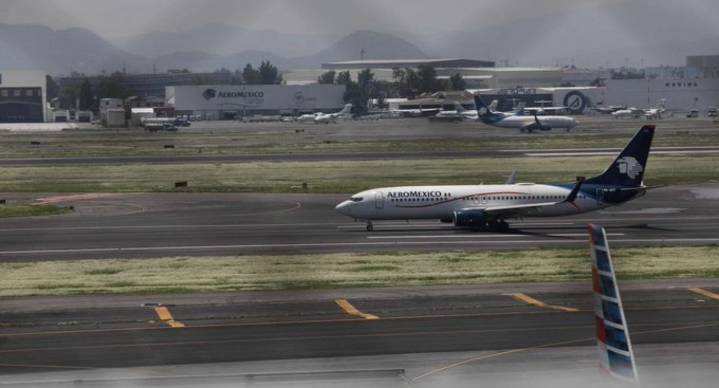 Agencias aeronáuticas reconocen operaciones afectadas en AICM por tormenta durante el sábado