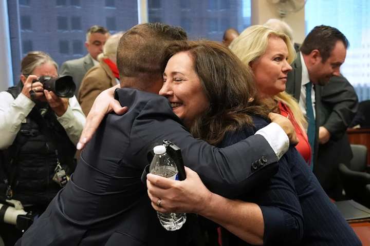 El mediador de Michigan arroja un caso contra 15 electores falsos acusados ​​para el presidente Donald Trump en 2020