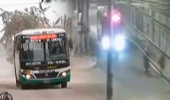 Banda de ladrones asalta un bus lleno de pasajeros en SMP