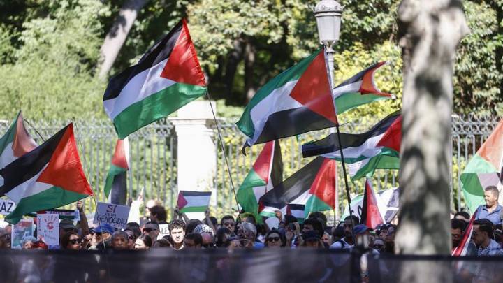 Protestas propalestinas se reúnen en el centro de Madrid con motivo de la última etapa de la Vuelta a España