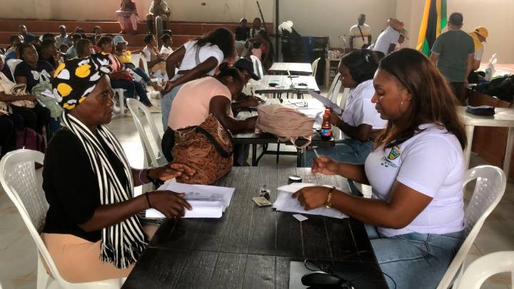 Entregan indemnizaciones a víctimas del conflicto en la costa pacífica nariñense