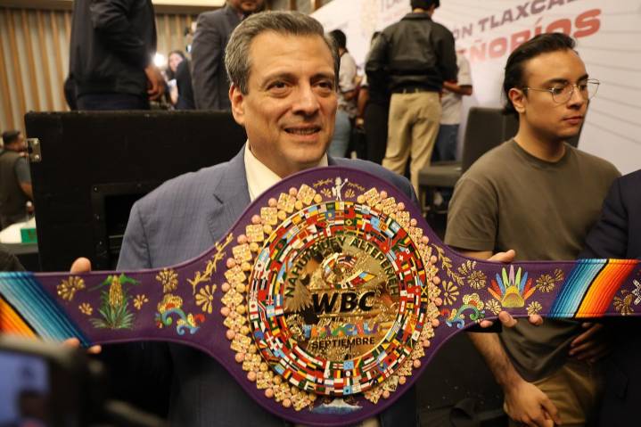 Cinturón conmemorativo del combate Canelo vs. Crawford, símbolo de identidad tlaxcalteca