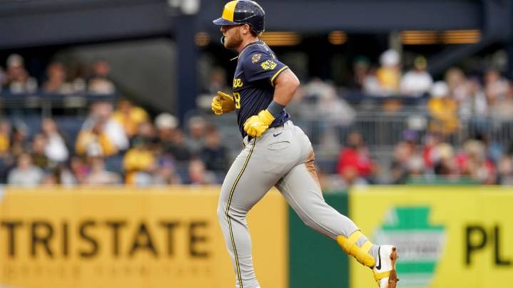 Bauers, Chourio hit 2-run HRs, Woodruff pitches 6 scoreless innings as Brewers beat Pirates 4