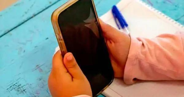 En comisiones, iniciativa para prohibir celulares en escuelas