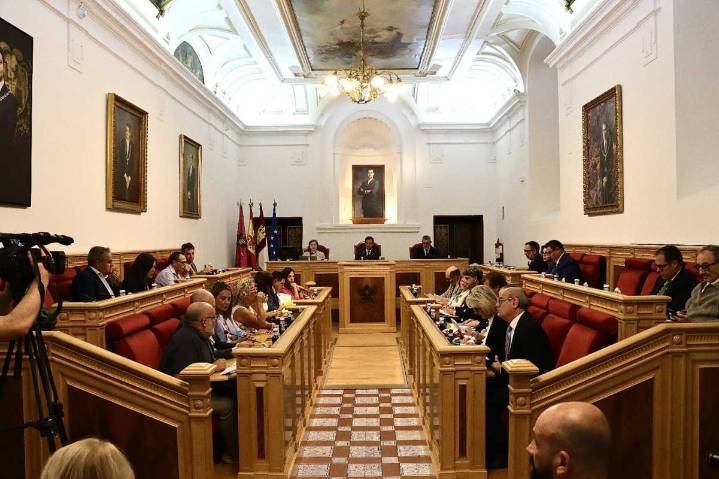 Toledo pedirá al Gobierno de España que haga ya el tercer carril y mejoras en la estación de tren