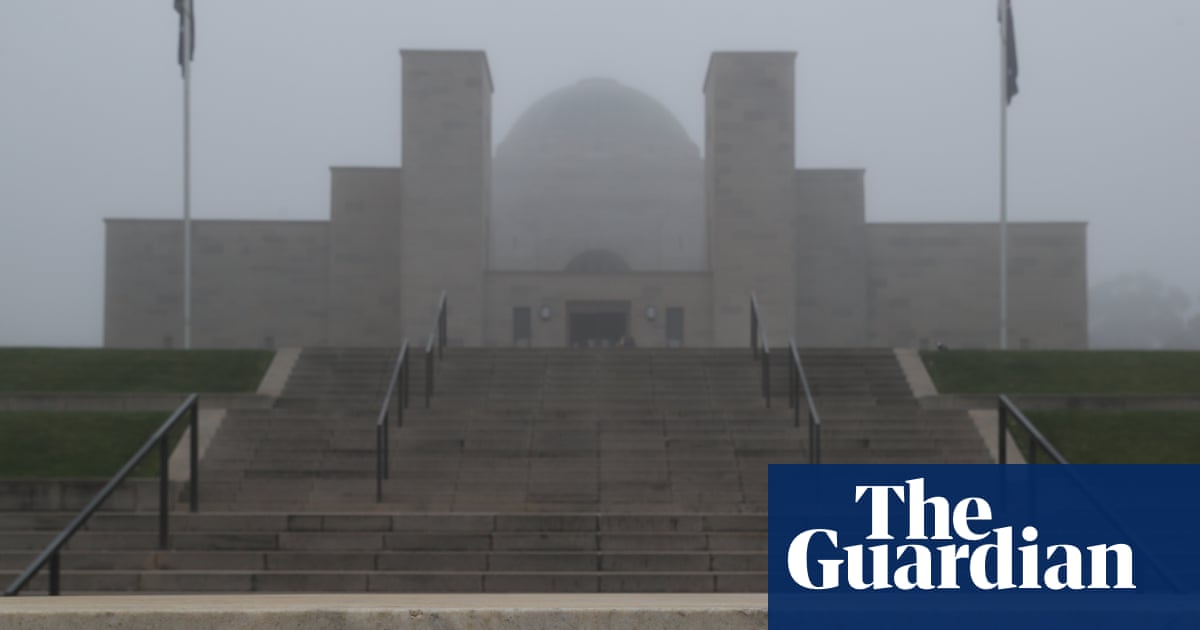 Kim Beazley defends Australian War Memorial decision to exclude Ben Roberts