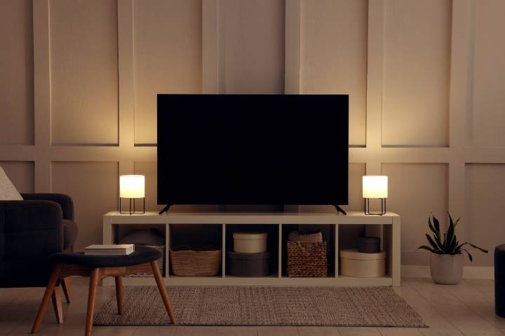 Cómo limpiar la pantalla de TV de manera segura según un experto en tecnología 